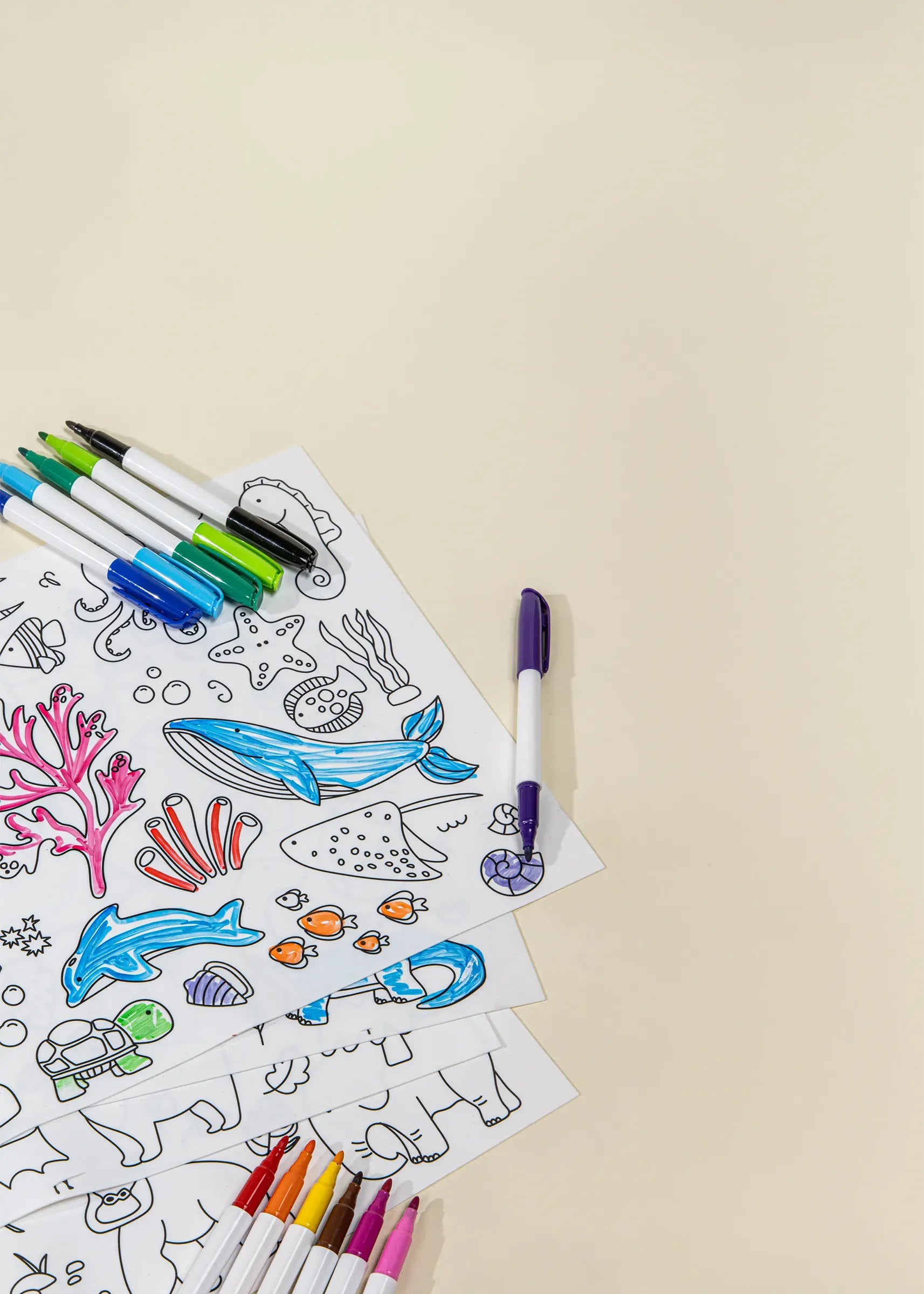 CARNET DE COLORIAGE enfant avec feutres et stickers - Transformers EUR CARNET DE COLORIAGE enfant avec feutres et stickers - Transformers EUR