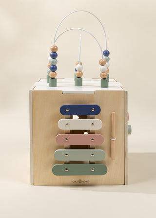 Cube d'activité en bois
