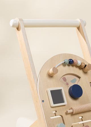 Marcheur d'activité en bois
