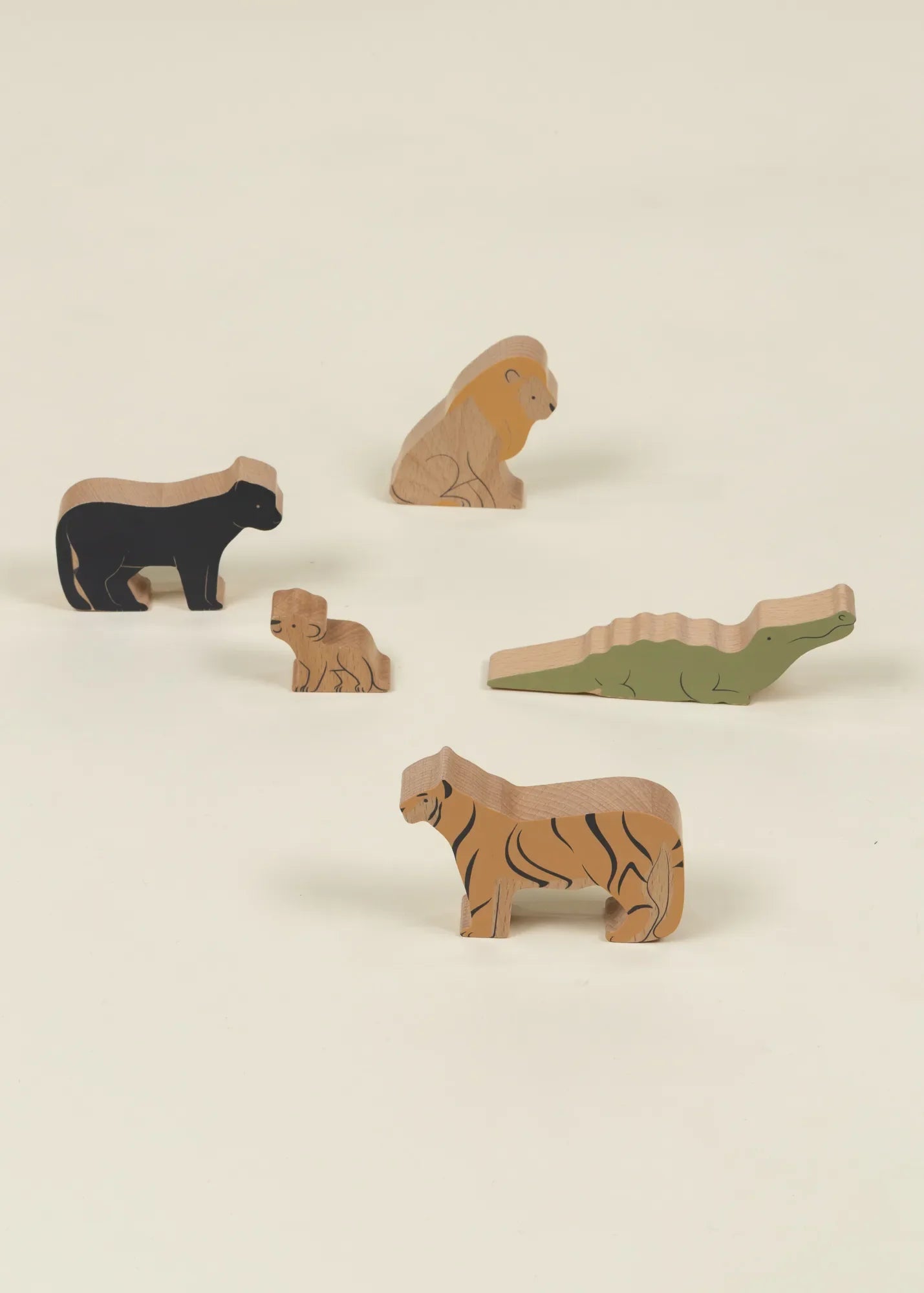 Image of Set of 5 Savannah Predators on Wooden Plate