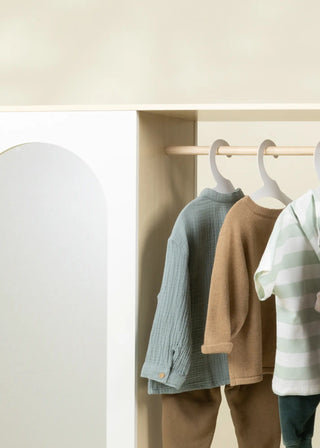 Grande armoire en bois avec étagères & tringle