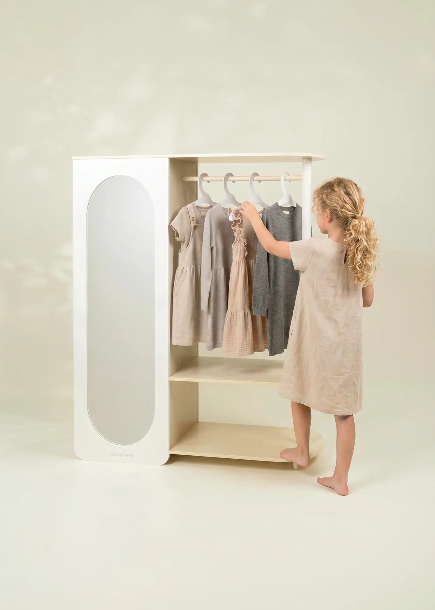 Image of Grande armoire en bois avec étagères & tringle