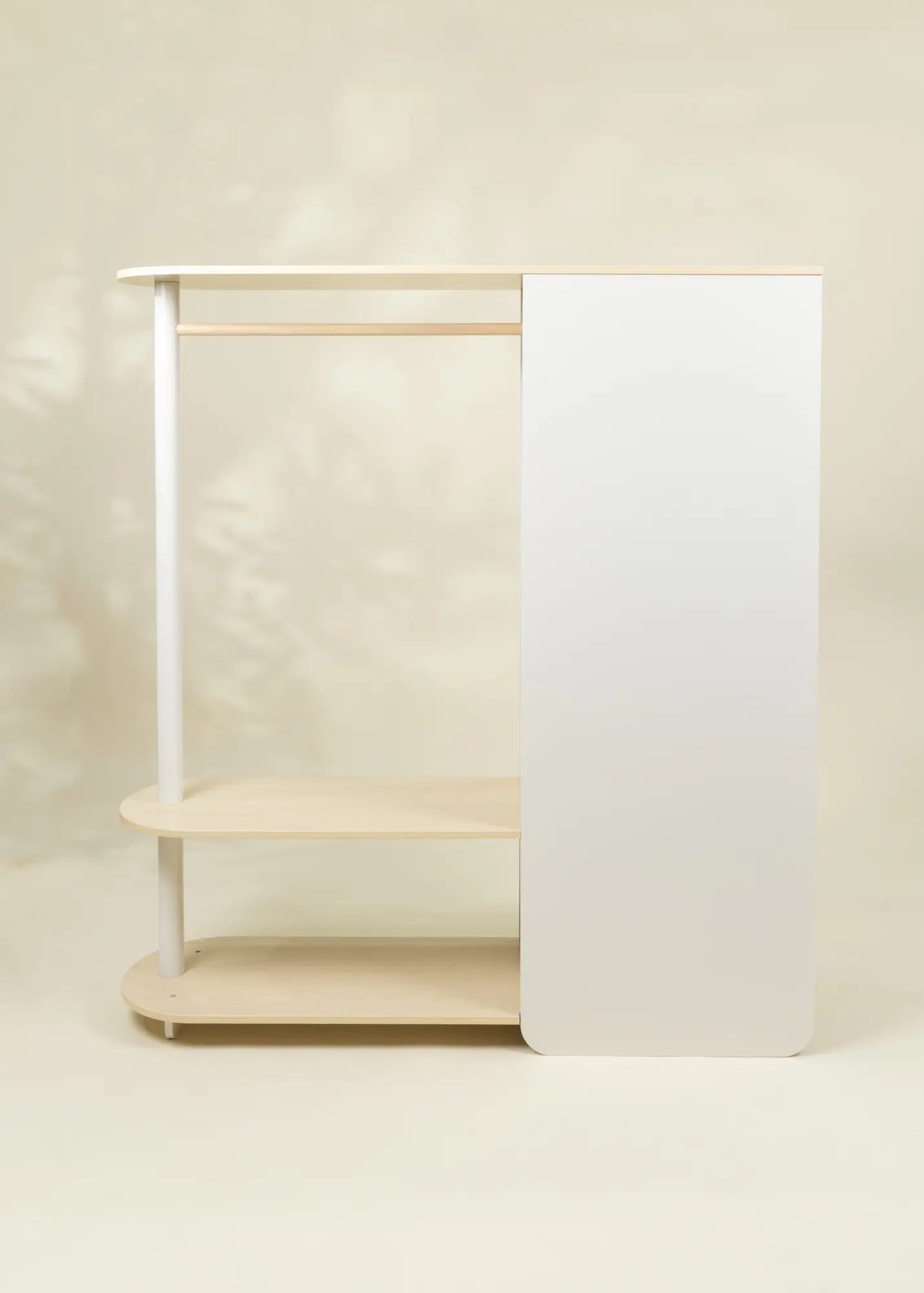 Grande armoire en bois avec étagères & tringle