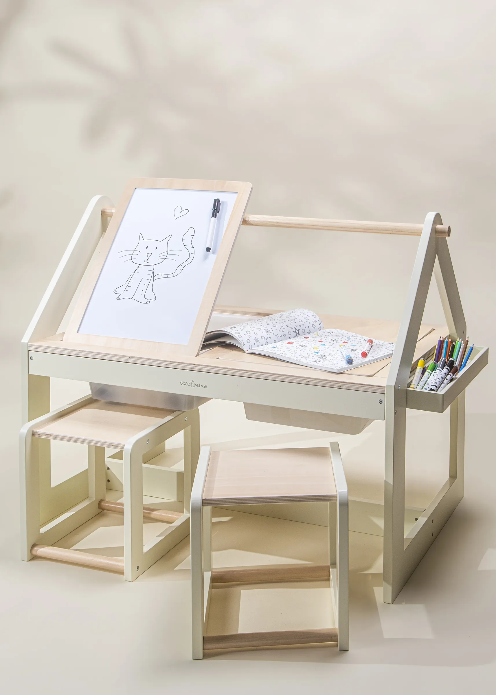 Image of La Table d'art et de jeux sensoriels multifonctionnelle en bois avec tabourets 