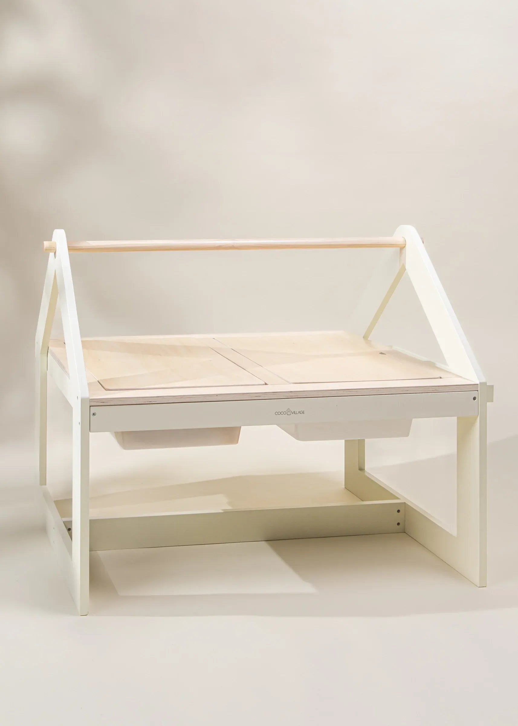 Image of La Table d'art et de jeux sensoriels multifonctionnelle en bois avec tabourets 