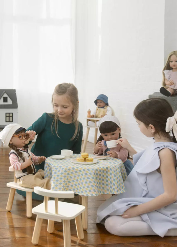 Ensemble table et chaises en bois pour poupées 