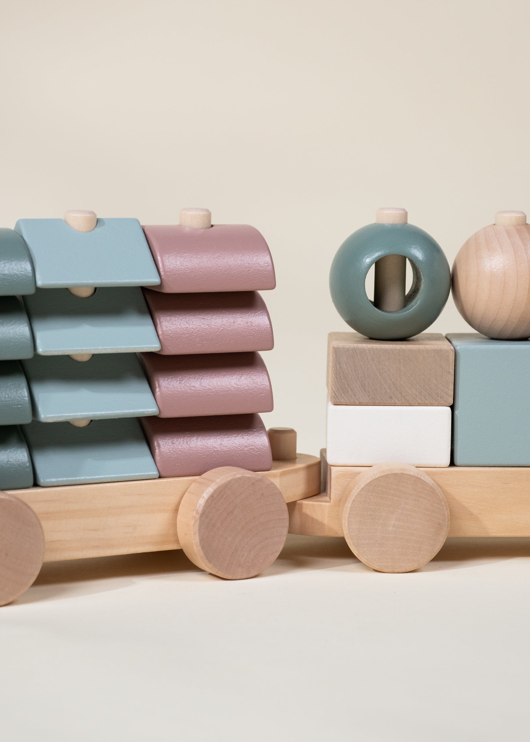 Train empilable en bois surdimensionné