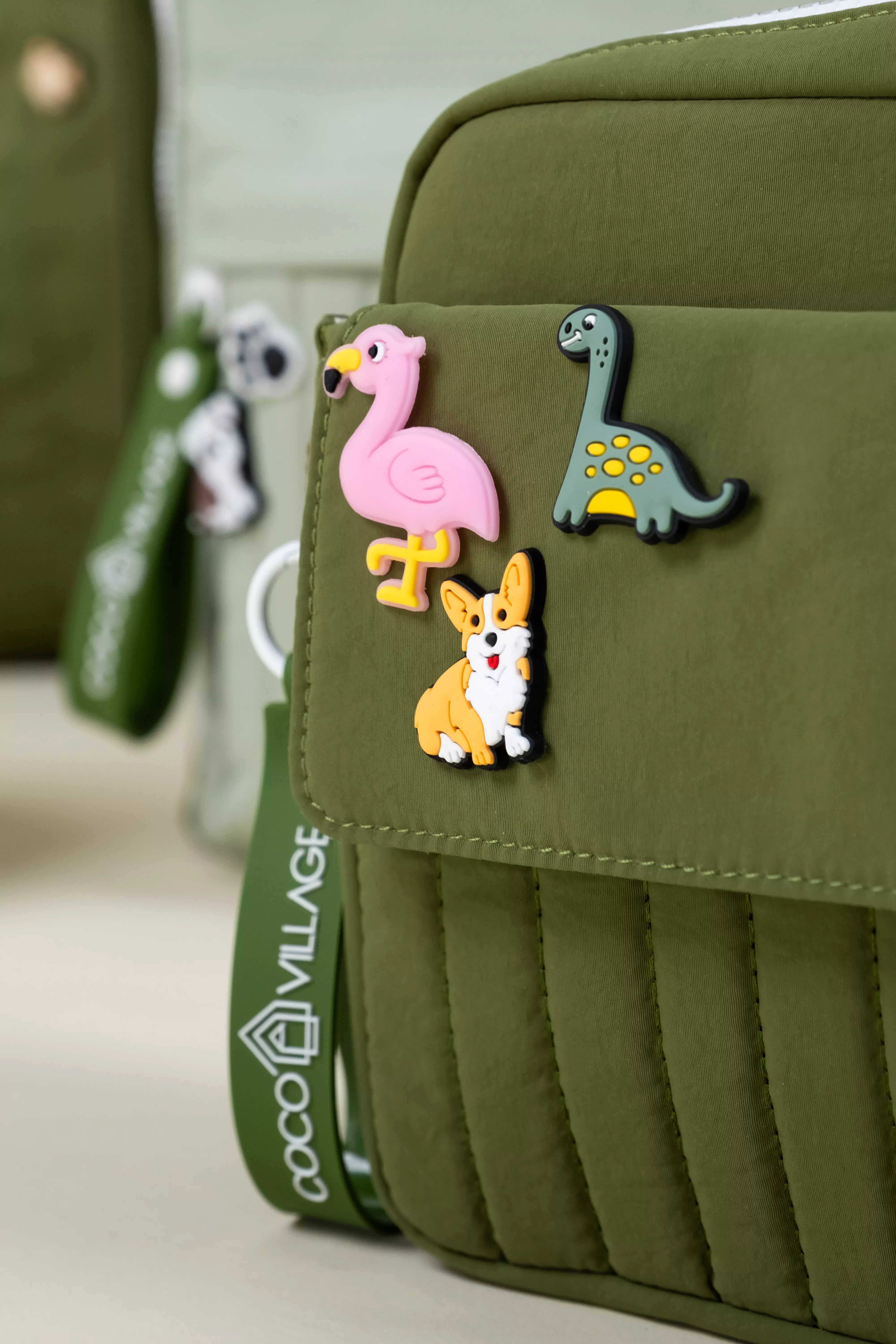 Image of Ensemble de 12 breloques animaux