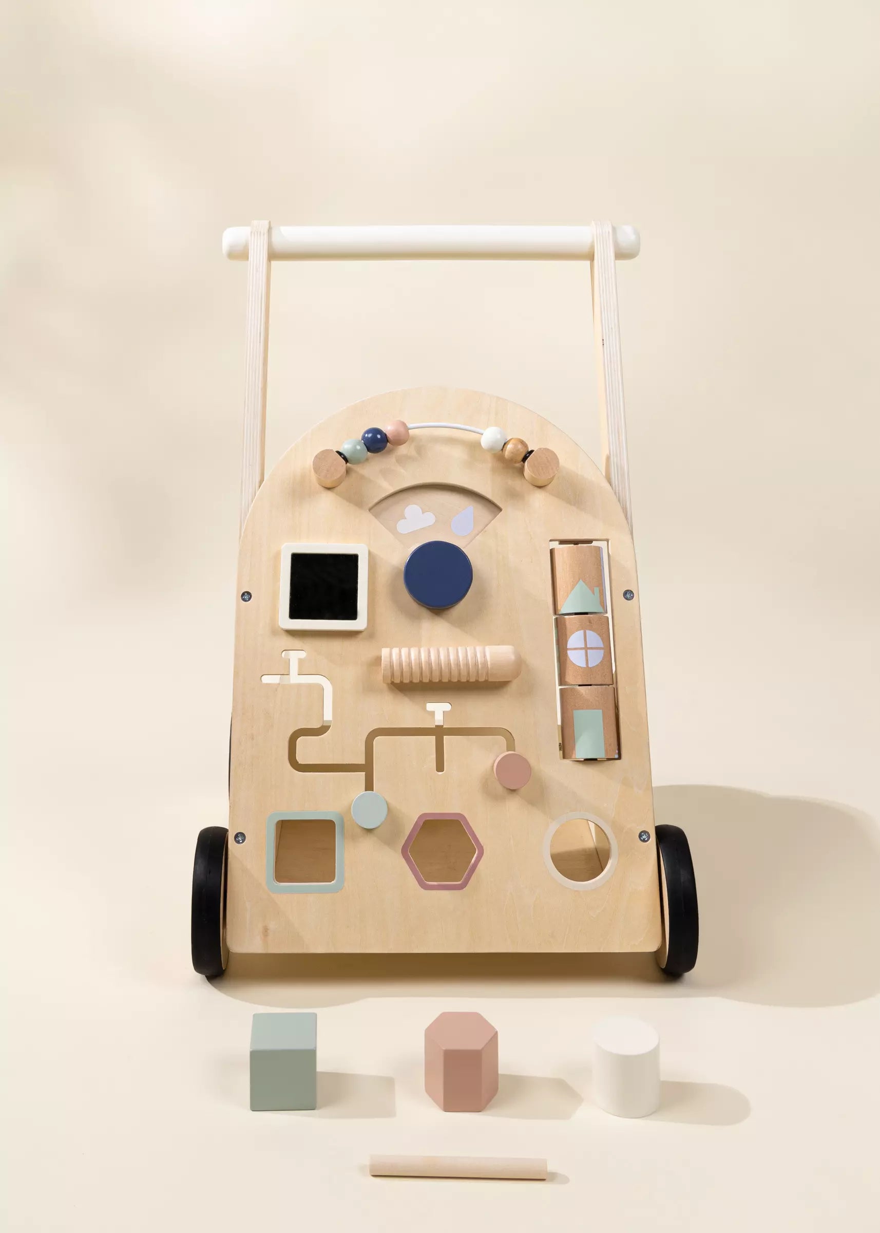 Image of Marcheur d'activité en bois