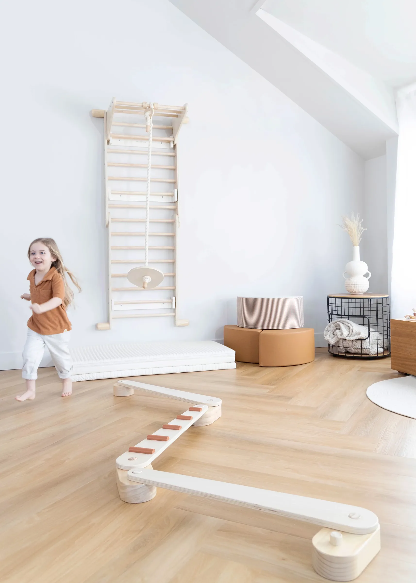 Image of Grimpeur triangle & mural Montessori 2-en-1