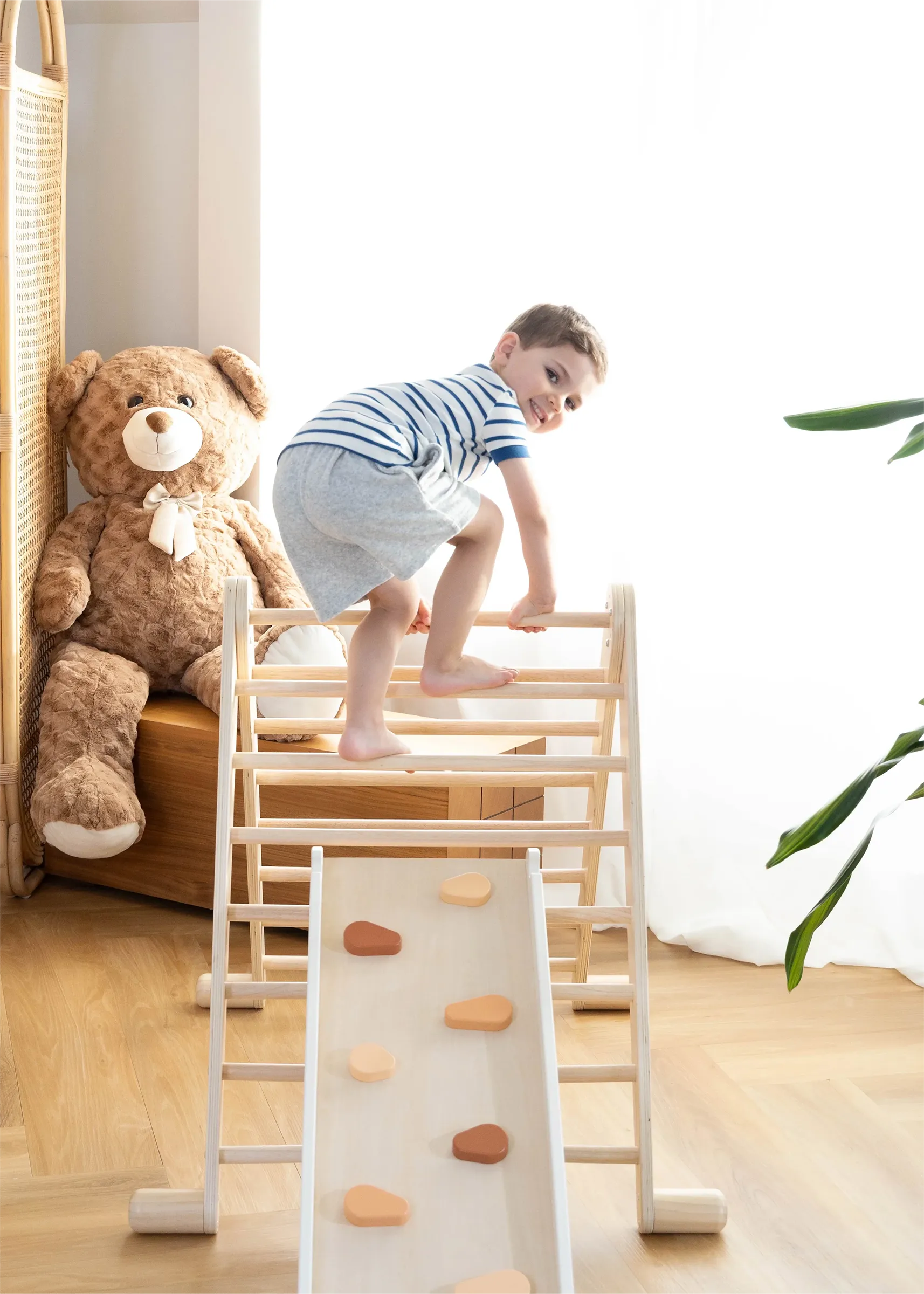 Image of Grimpeur triangle & mural Montessori 2-en-1