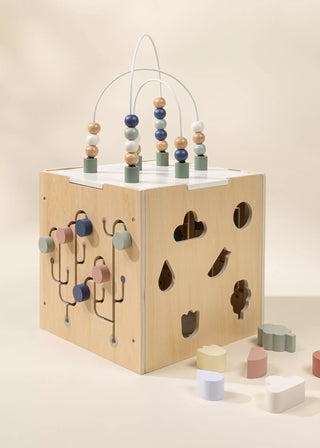 Cube d'activité en bois