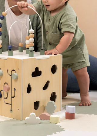 Cube d'activité en bois