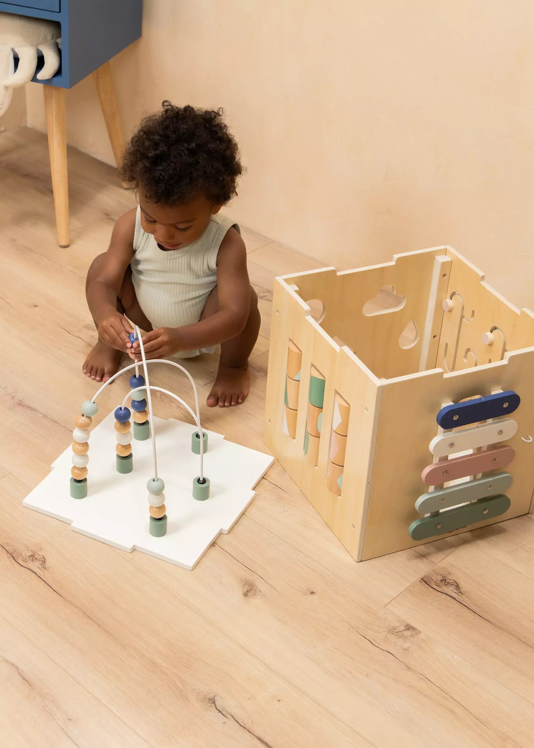 Jeu Montessori cube d'activité en bois pour bébé
