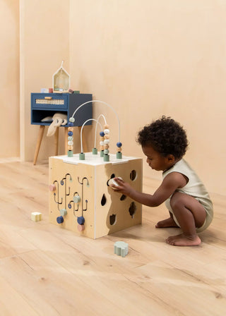 Cube d'activité en bois
