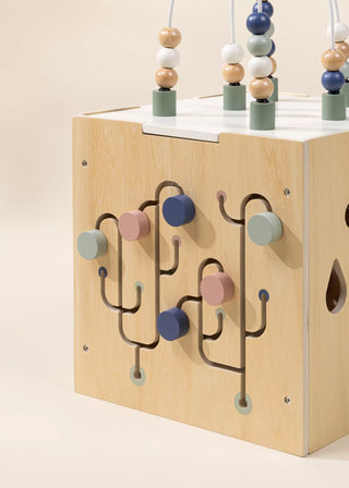 Cube d'activité en bois