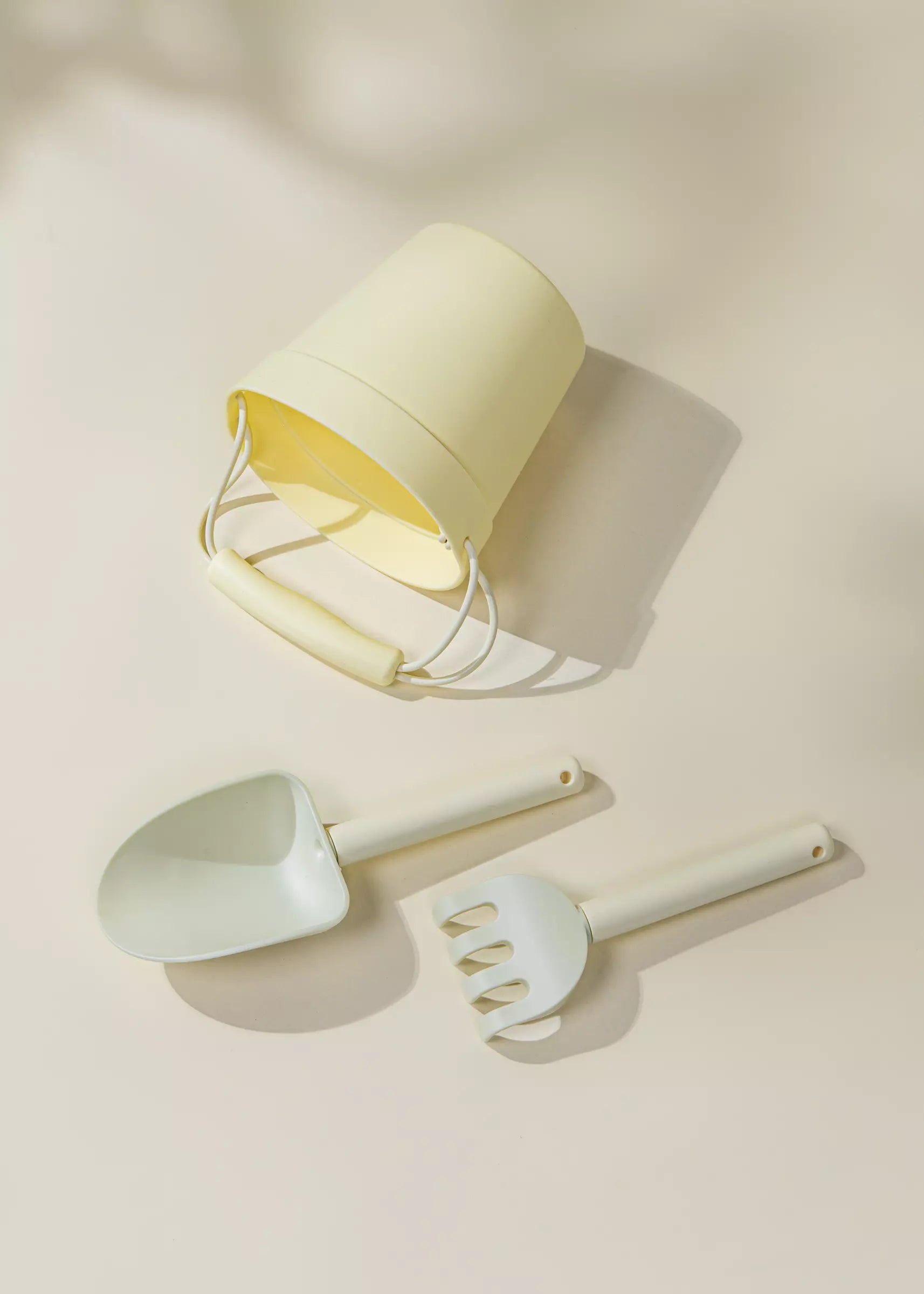 Image of Silicone Beach Bucket & Accessories (3 pcs)