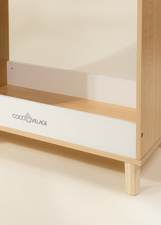 Armoire pour costumes en bois