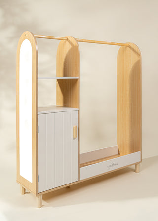 Armoire pour costumes en bois