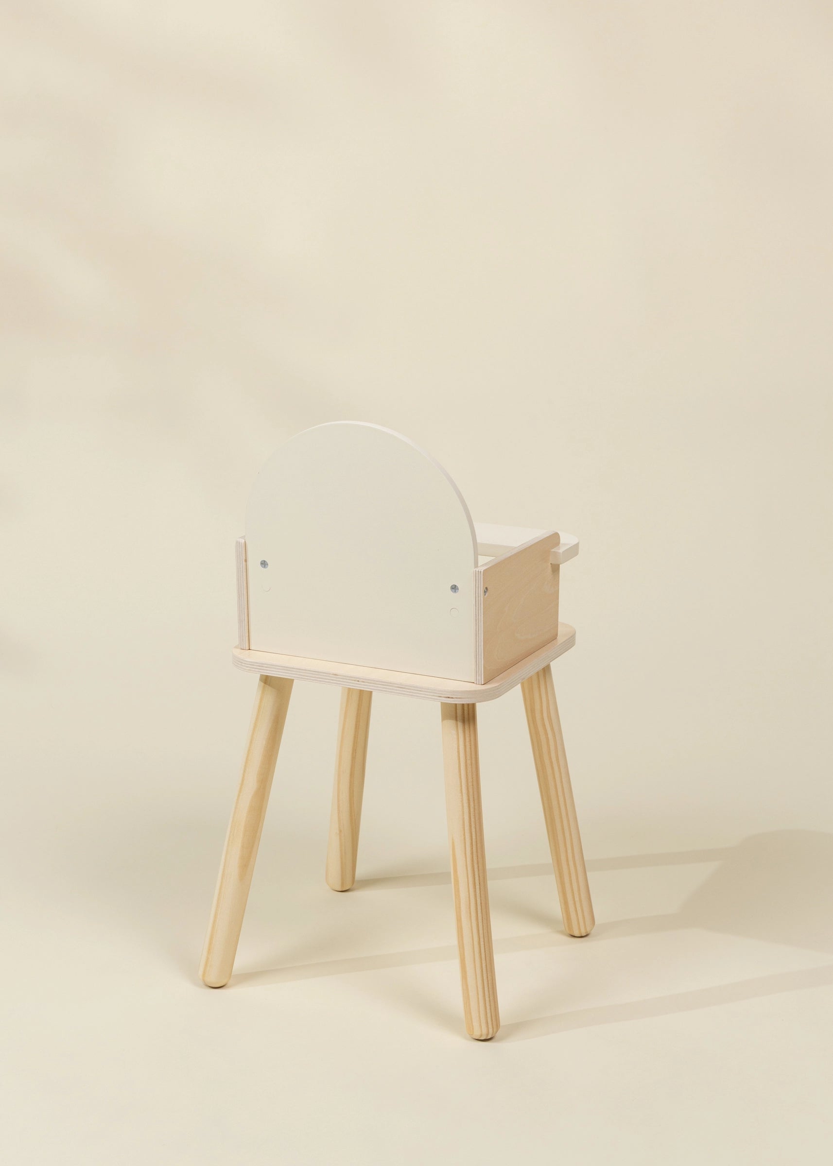 Chaise haute en bois pour poupées 