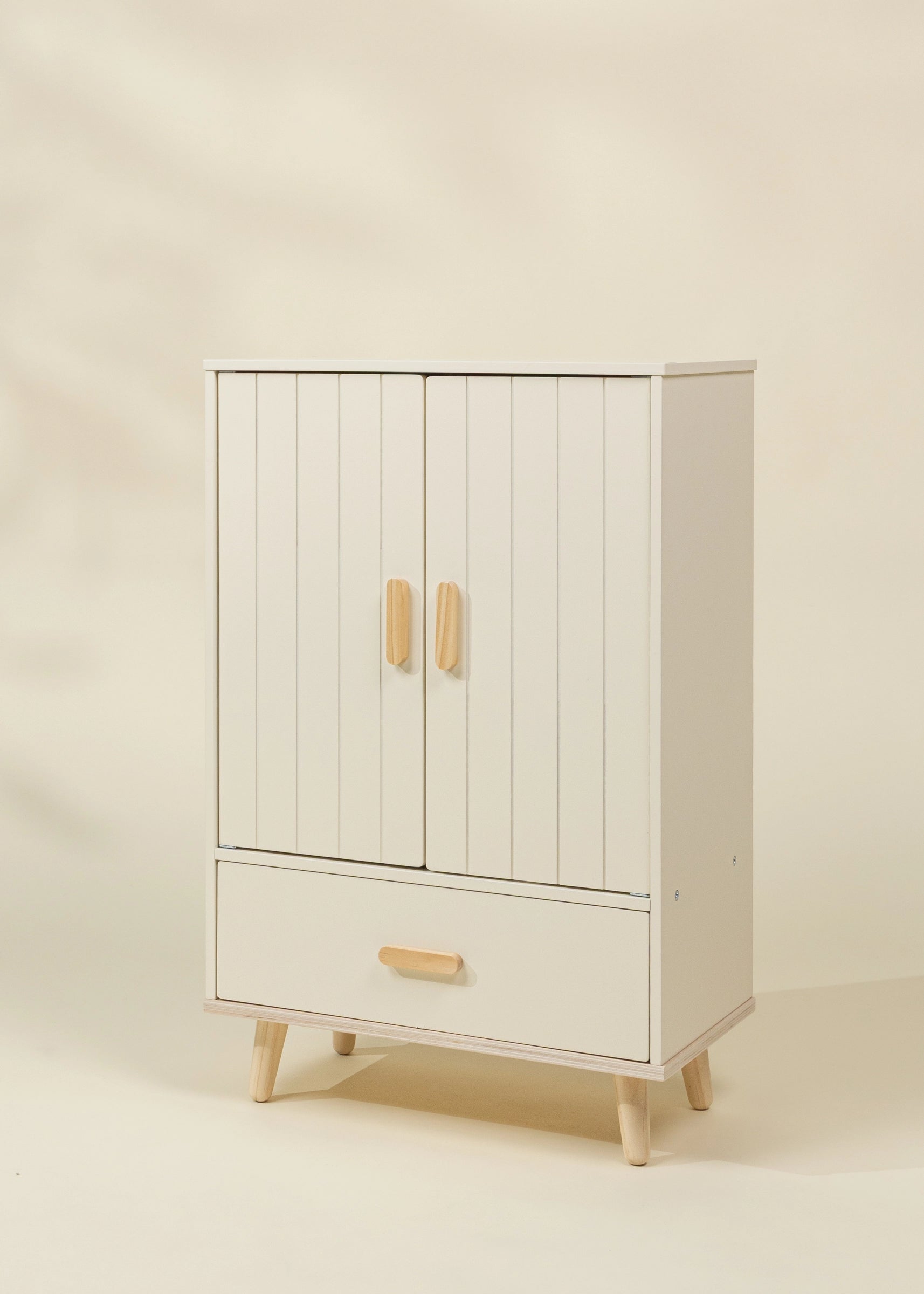 Garde-robe en bois pour poupées 