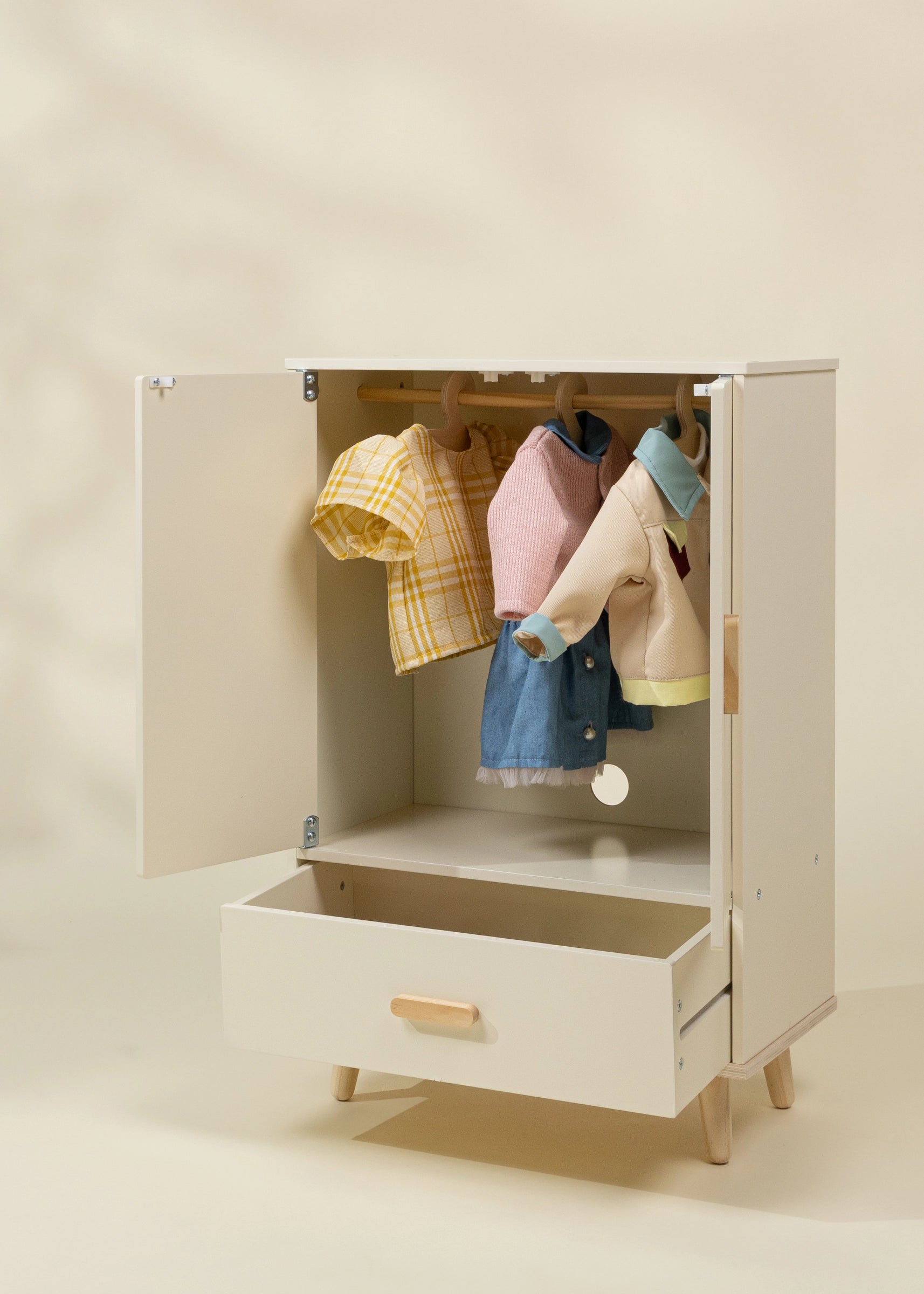 Garde-robe en bois pour poupées 