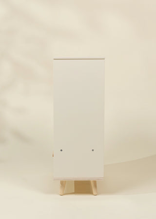 Garde-robe en bois pour poupées 