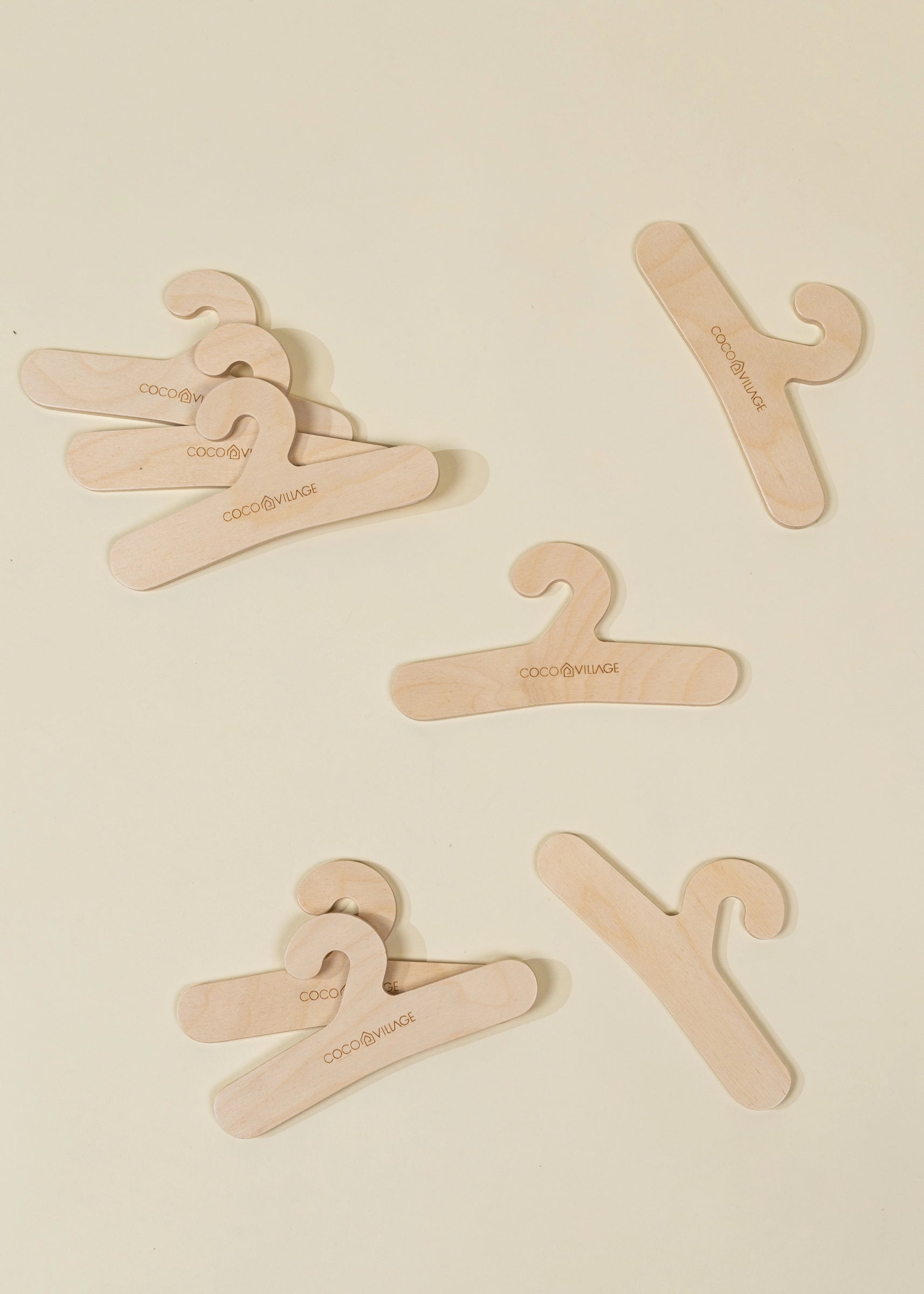 Image of Ensemble de Cintres en bois pour vêtements de poupées (8 pièces) 