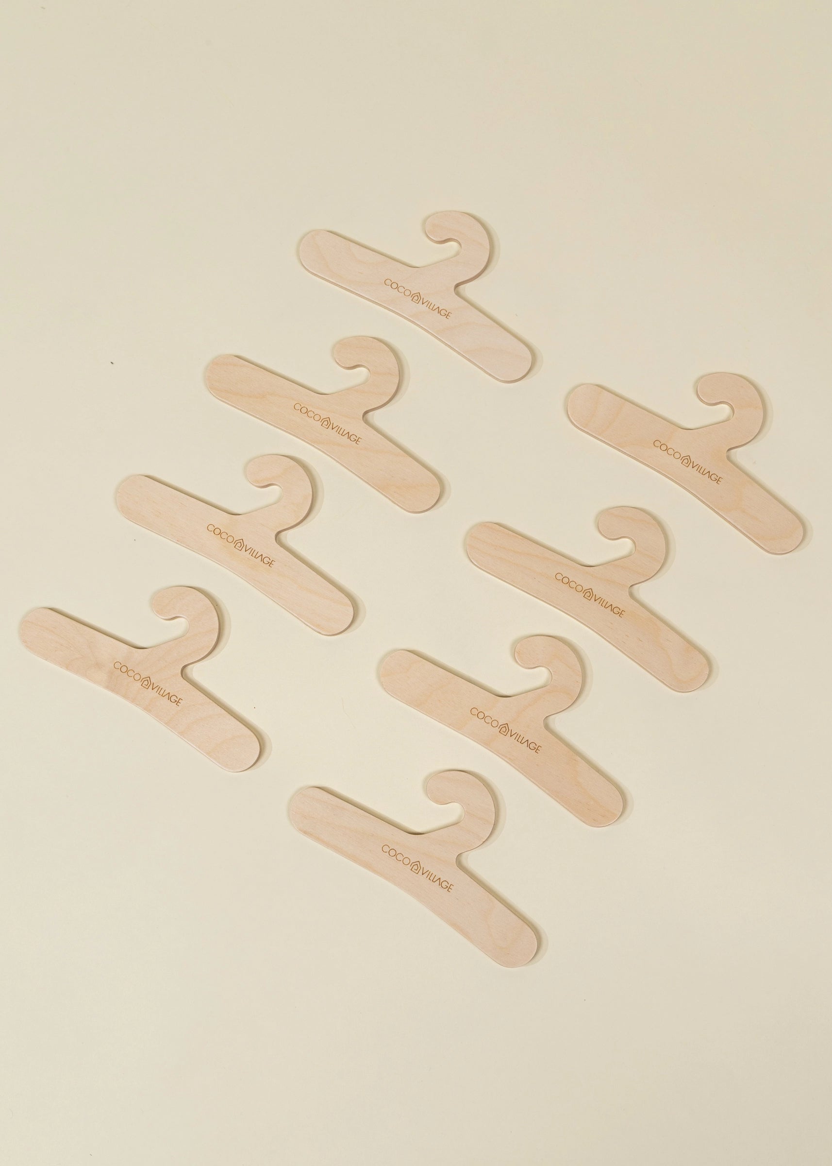 Image of Ensemble de Cintres en bois pour vêtements de poupées (8 pièces) 