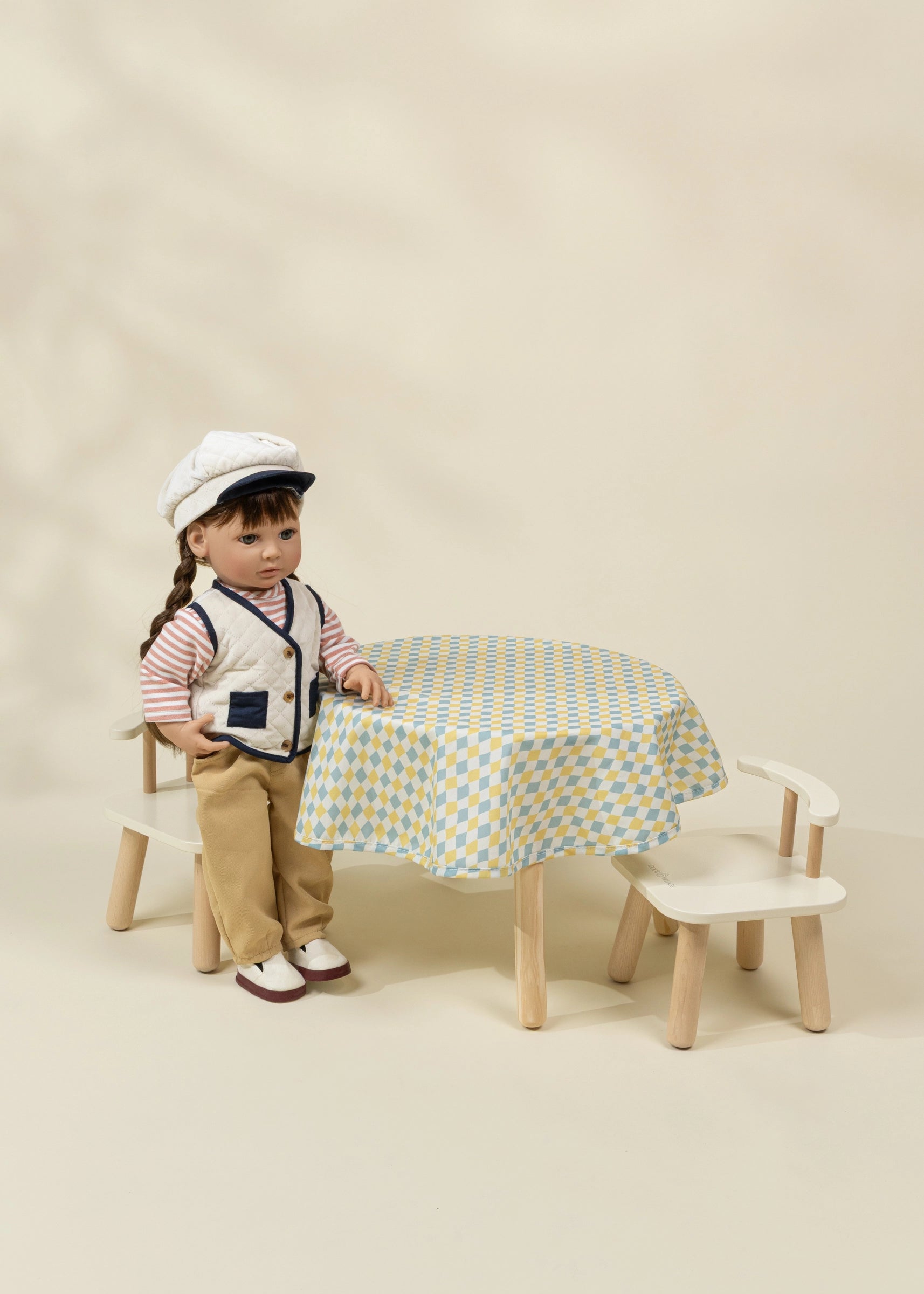 Ensemble table et chaises en bois pour poupées 