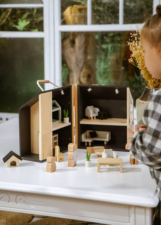 Maison de poupée en bois à emporter