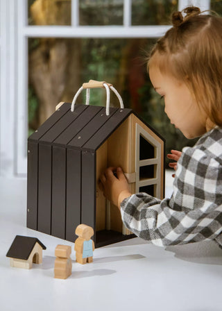Maison de poupée en bois à emporter