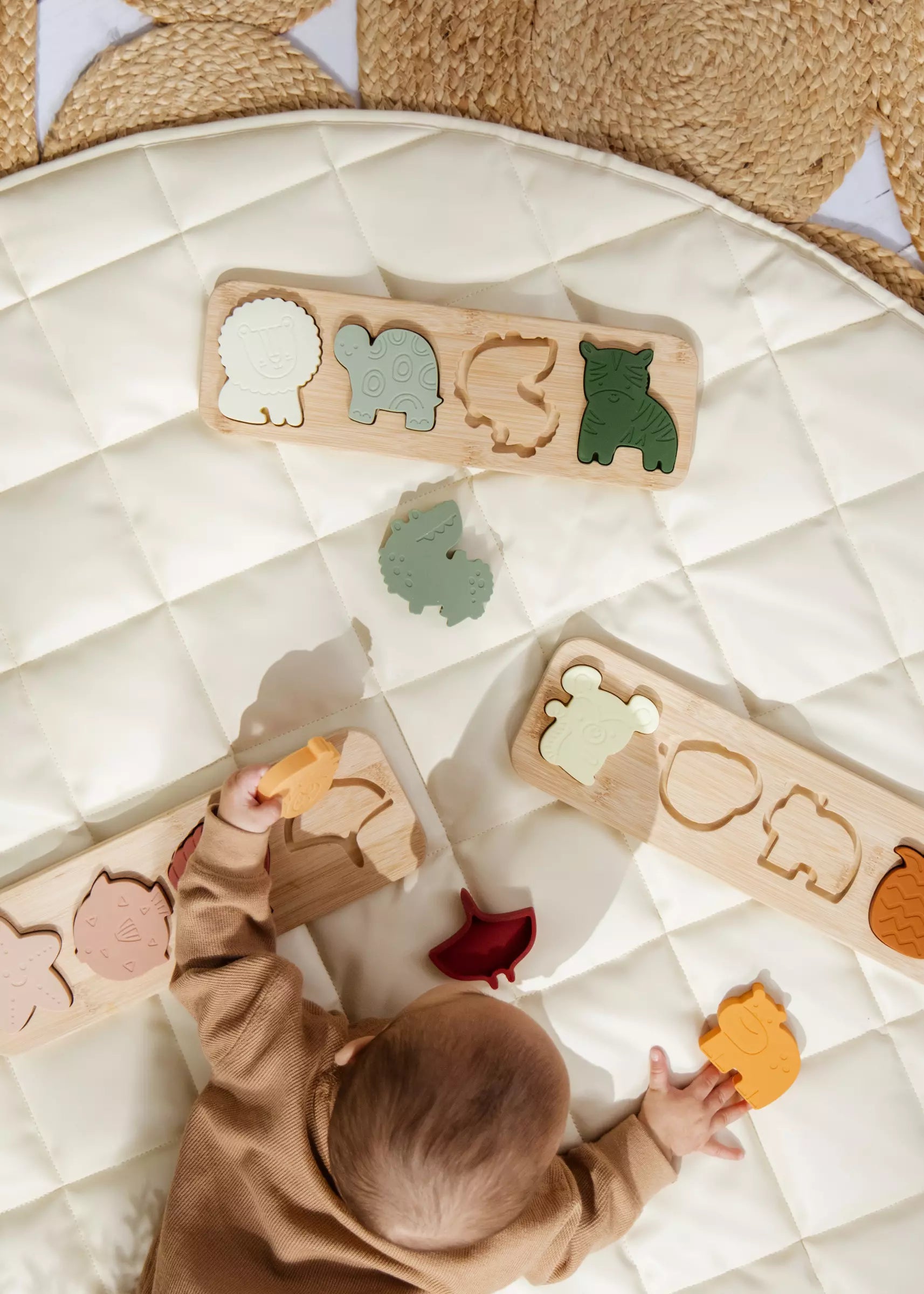 Image of Casse-tête en silicone sur plaque en bois - Savane