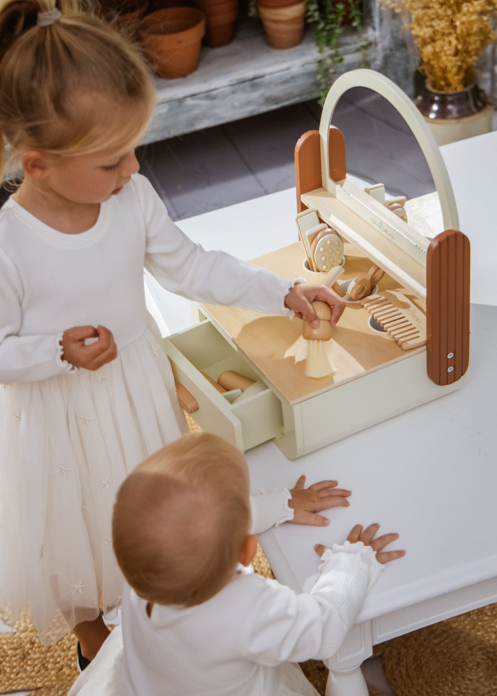 Image of Ensemble de station beauté en bois & accessoires