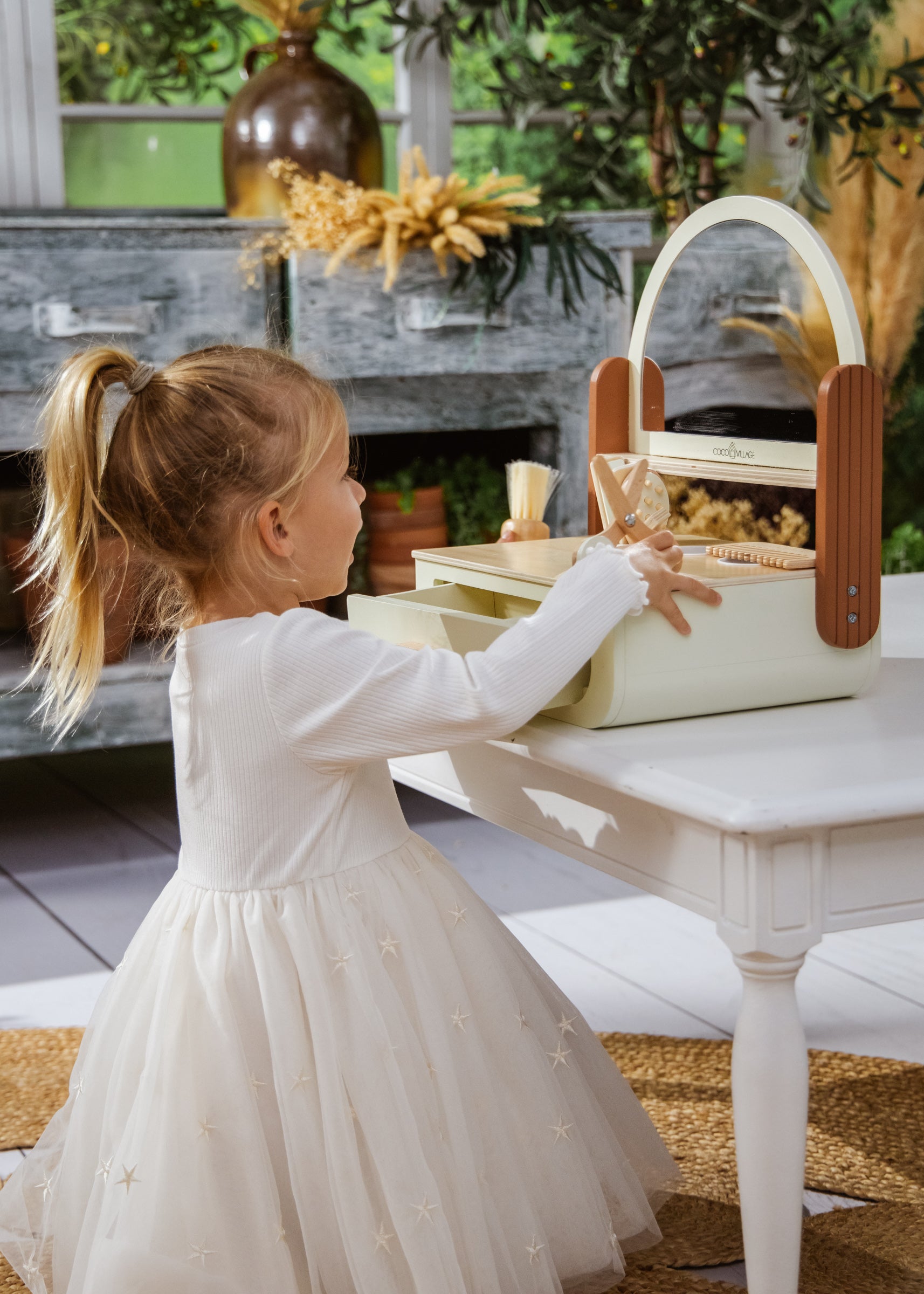 Image of Ensemble de station beauté en bois & accessoires