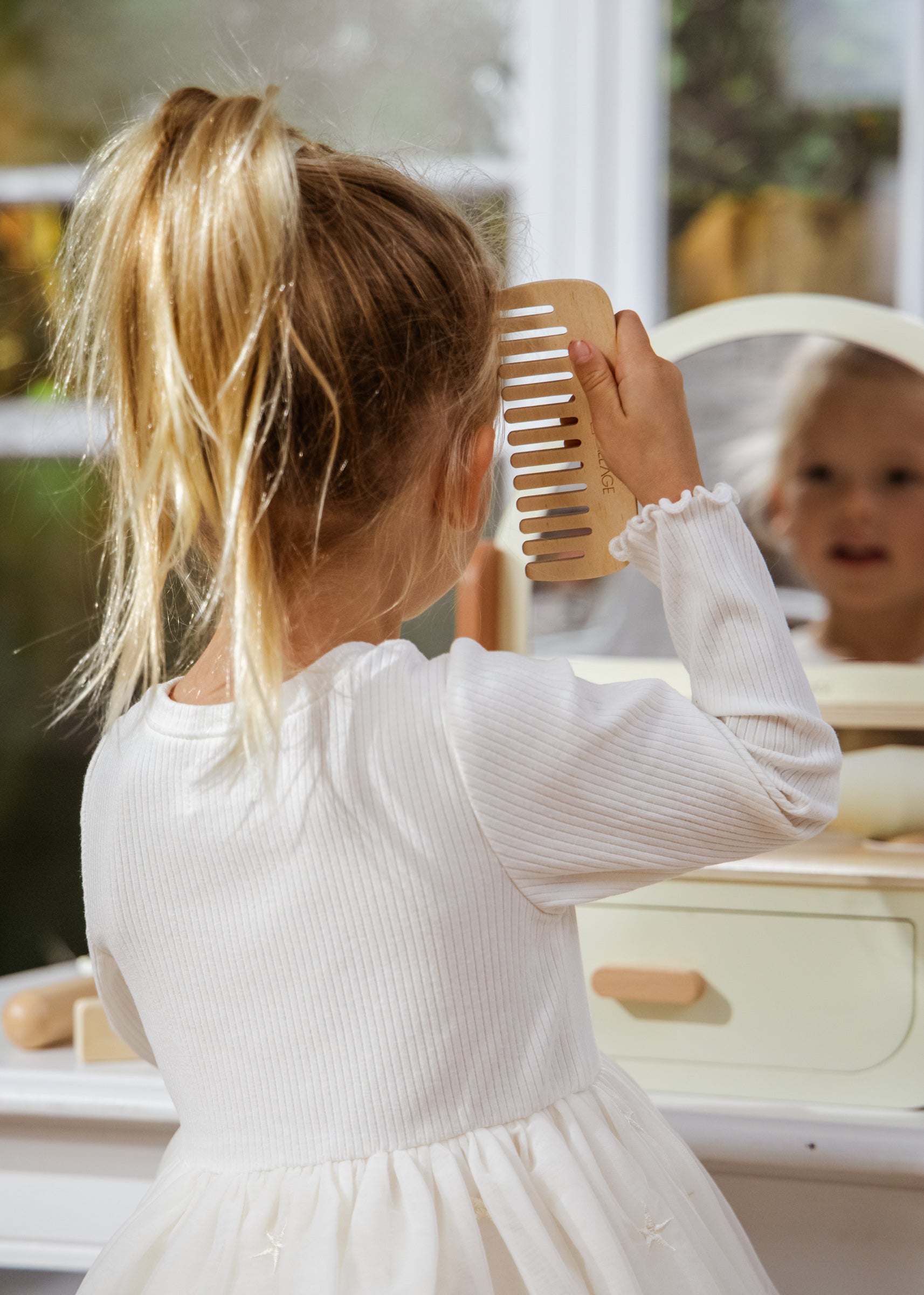 Image of Ensemble de station beauté en bois & accessoires