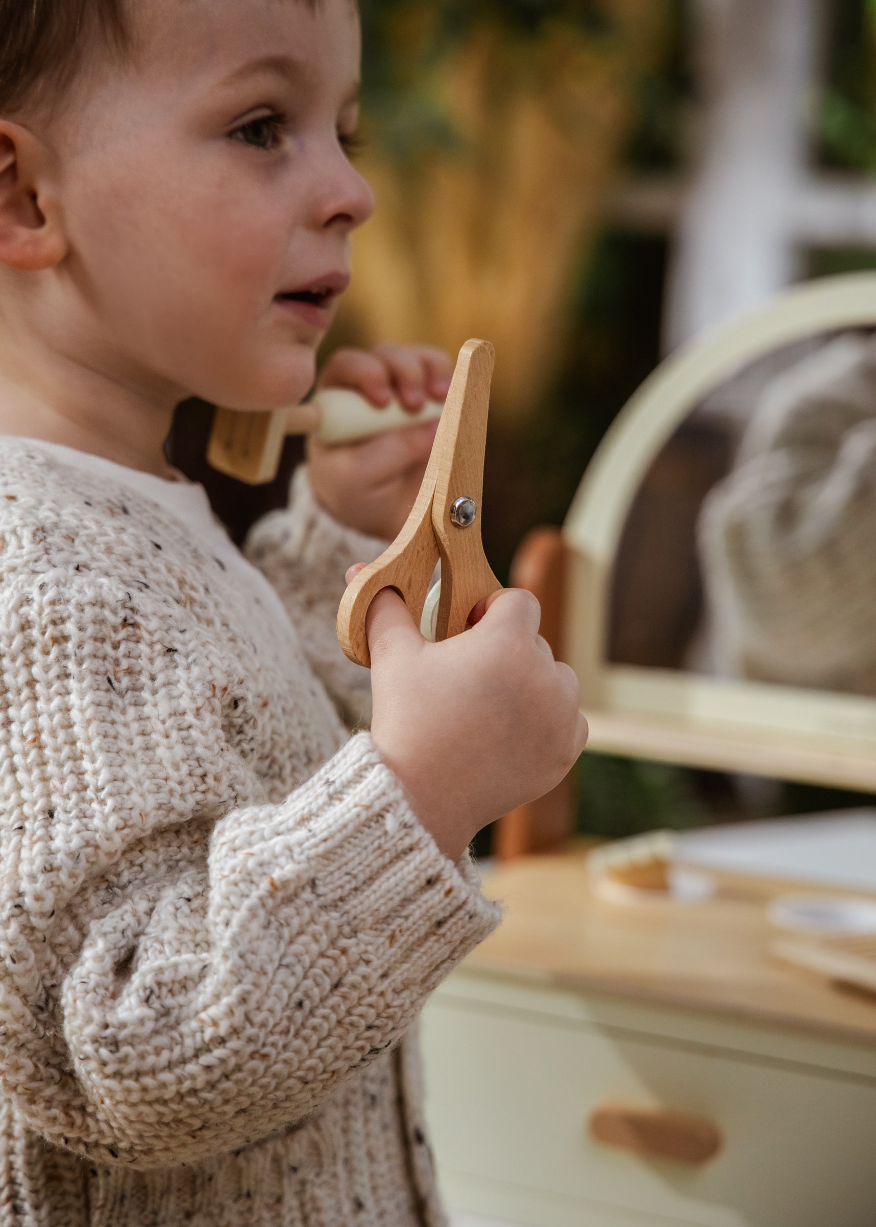 Image of Ensemble de station beauté en bois & accessoires