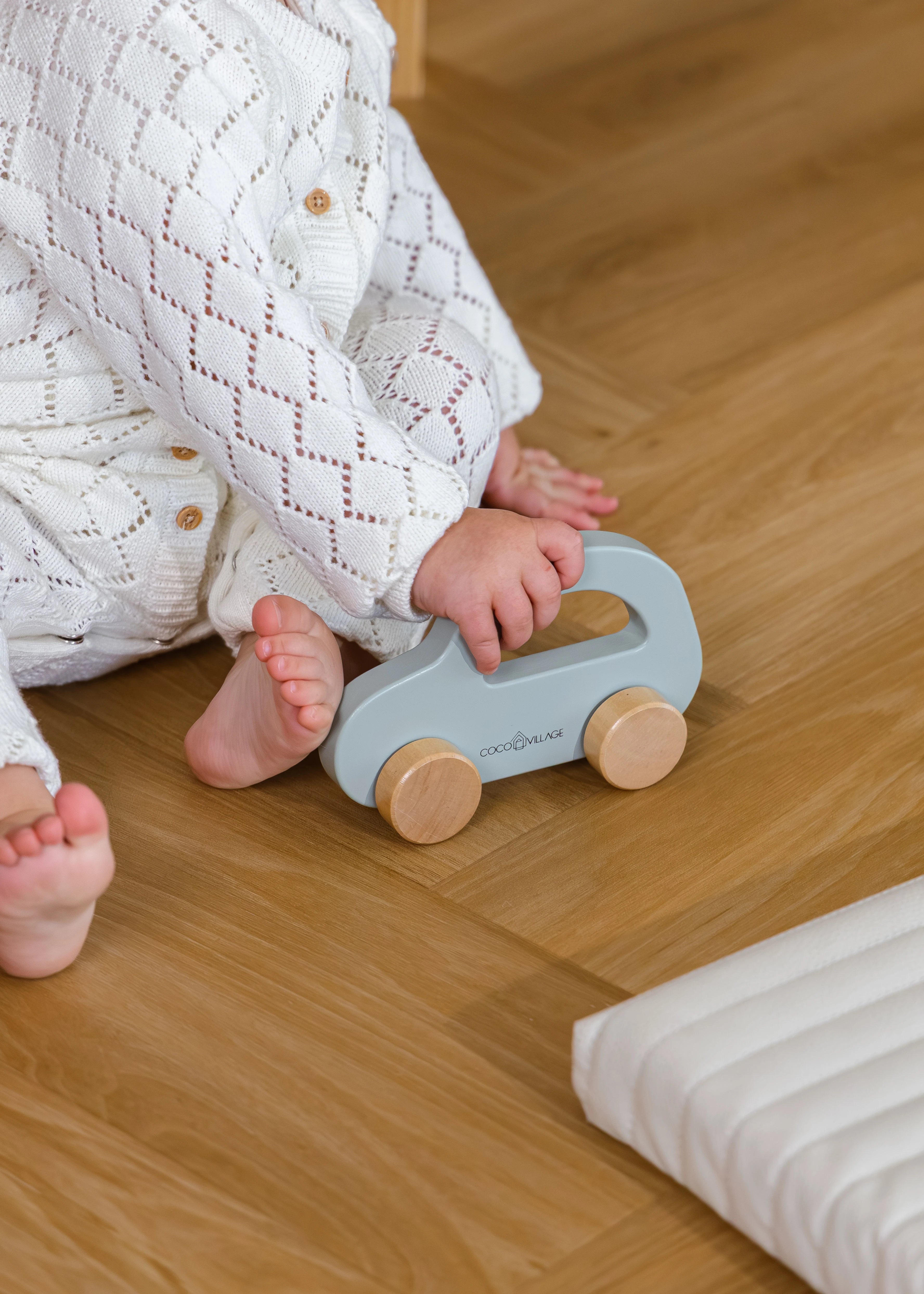 Image of Coffret cadeau de jouets en bois pour bébé : boulier et voiture 