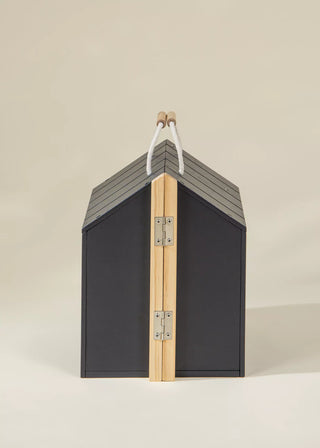 Maison de poupée en bois à emporter