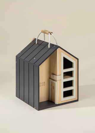 Maison de poupée en bois à emporter