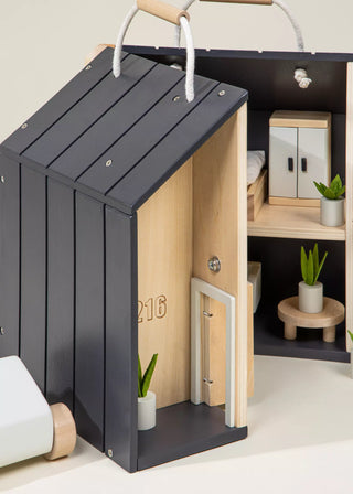 Maison de poupée en bois à emporter