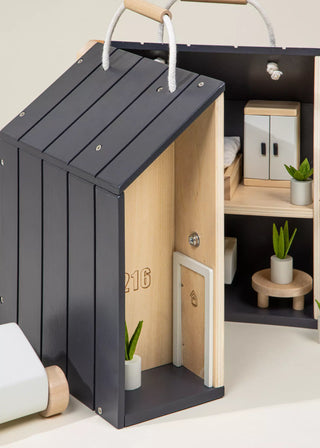 Maison de poupée en bois à emporter