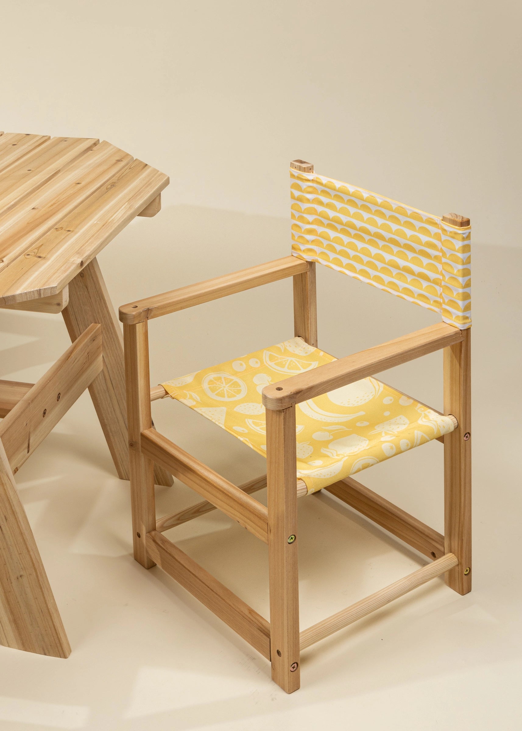 Kids’ Patio Set 4 Chairs and Parasol–Summer Fruits