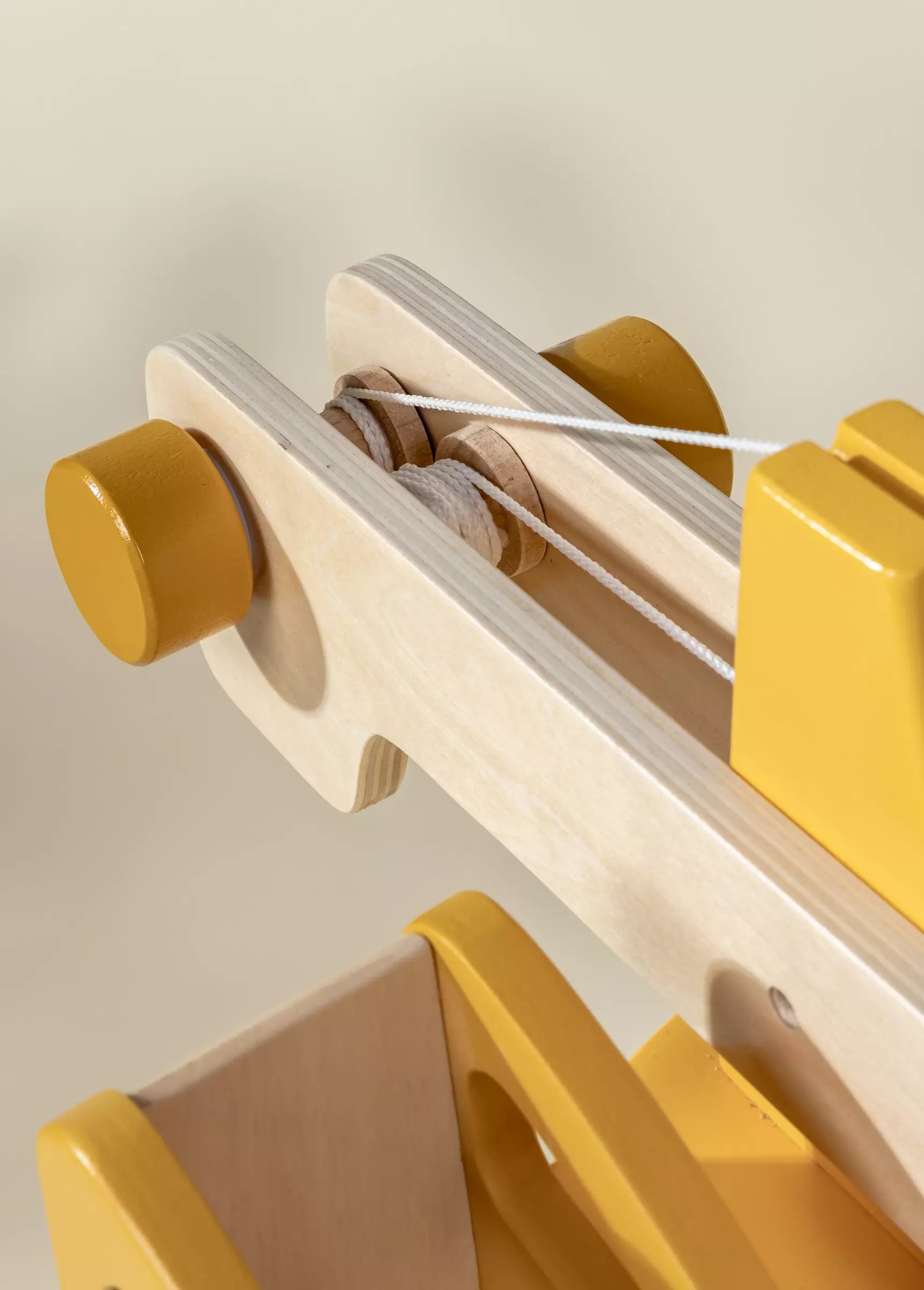 Image of Grue de chantier en bois surdimensionnée