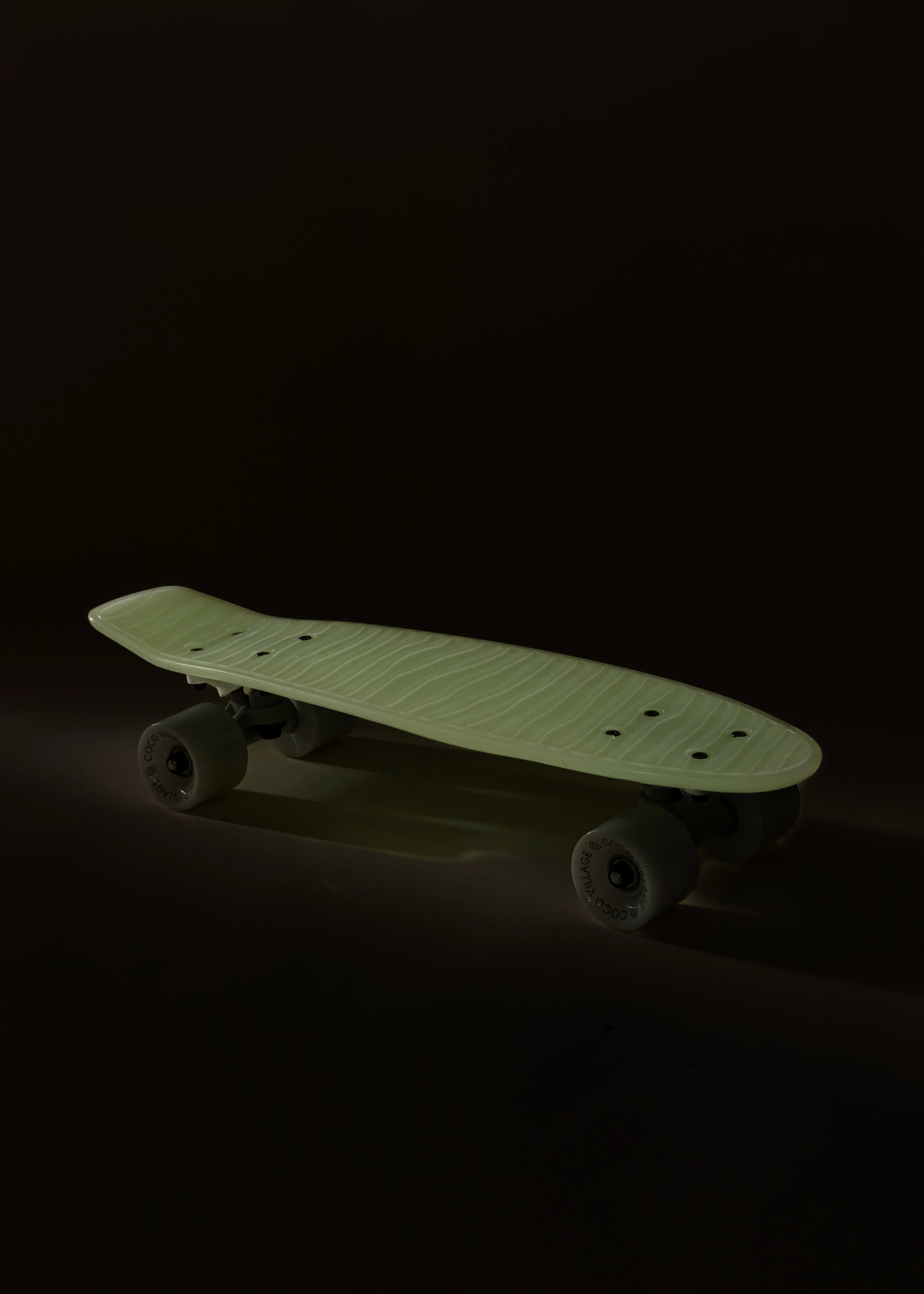 Kids’ Pintail Cruiser Skateboard–Glow in the Dark