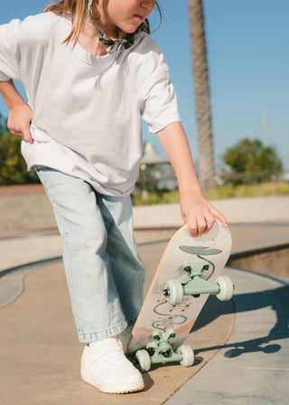 Kids’ Wooden Classic Skateboard – Rolling Frogs