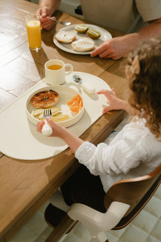 Gobelet pour enfant en silicone avec poignée – Collection Pottery 