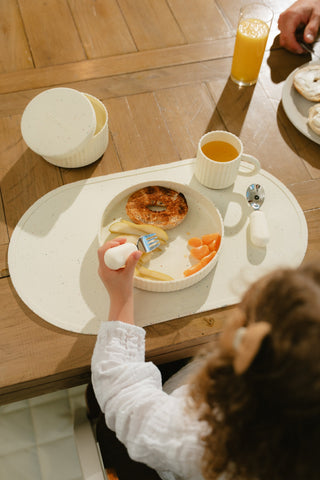 Gobelet pour enfant en silicone avec poignée – Collection Pottery 