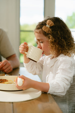 Gobelet pour enfant en silicone avec poignée – Collection Pottery 