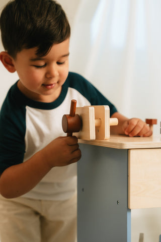 Établi de construction de jeu en bois avec scie à onglet 